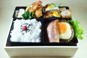 2020 05 28 Main Hamburger Fried Shrimp Obento Madeyni