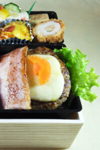 Garallery Smart Phone 11 03 Wagyu Hamberger Fried Shrimp 1707 2560 Obento Madeyni