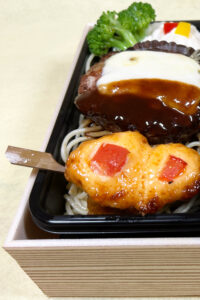 Garallery Smart Phone 17 01 Hamberger Chiken Bento 1707 2560 Obento Madeyni