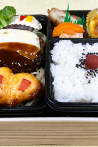 Garallery Smart Phone 17 02 Hamberger Chiken Bento 1707 2560 Obento Madeyni