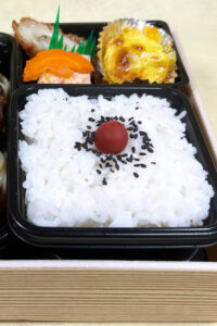 Garallery Smart Phone 17 03 Hamberger Chiken Bento 1707 2560 Obento Madeyni