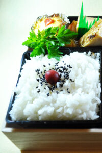 Garallery Smart Phone 18 01 Grilled Pork Ginger Bento 1707 2560 Obento Madeyni