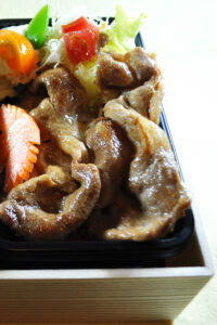 Garallery Smart Phone 18 03 Grilled Pork Ginger Bento 1707 2560 Obento Madeyni